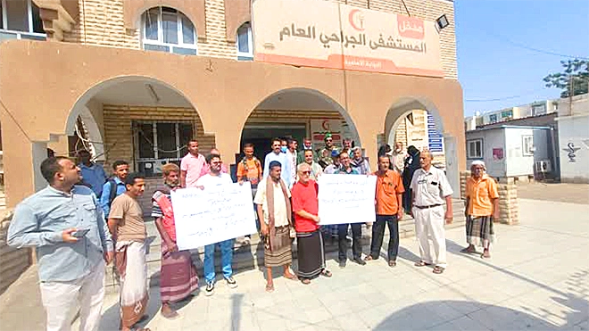 أهالي وأطباء يحتجون للمطالبة بفتح المستشفى الجراحي في المنصورة